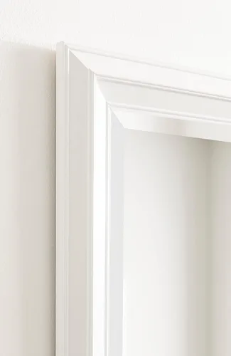 Vista 5 de Kate and Laurel Whitley Espejo de pared tradicional enmarcado; 24 x 34; blanco; espejo de baño rectangular costero con perfil de transición y diseño