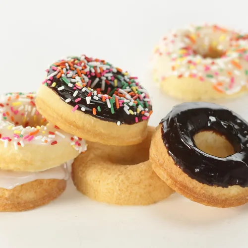 Vista 2 de Nordic Ware Molde para rosquillas de 6 cavidades, metal