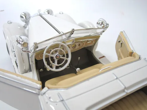 Vista 3 de Maisto Premier Edition 1:18 Serie PE 1936 Mercedes 500K Blanco 200-089