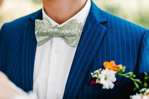 Vista 220 de HISDERN Pajaritas para hombre, corbatín de cachemira para hombre, corbata de lazo y bolsillo cuadrado, juego formal de esmoquin para boda