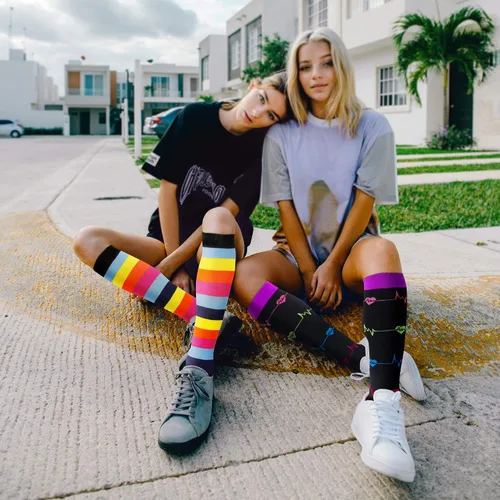 Vista 4 de Double Couple 3 pares de calcetines de compresión para mujeres y hombres de 20 a 30 mmhg, calcetines altos hasta la rodilla para deportes, correr