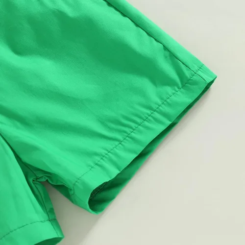 Vista 6 de Conjunto de 2 piezas de camiseta de manga corta con botones y pantalones cortos sólidos para bebé niño