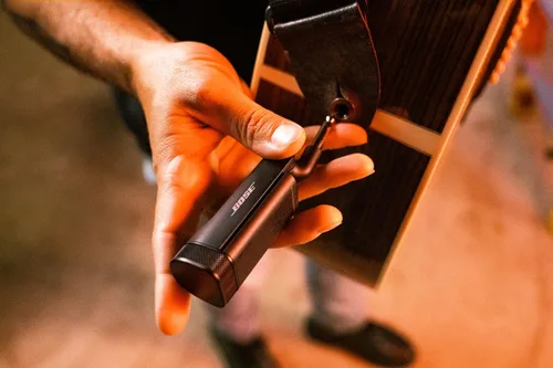 Vista 2 de Bose Transmisor de instrumentos inalámbrico de ¼" para sistema PA S1 Pro+