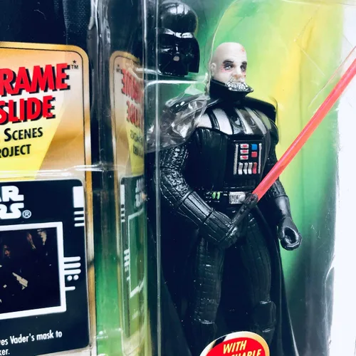 Vista 4 de Star Wars POTF2 Power of the Force Freeze Marco Darth Vader con casco extraíble y sable de luz