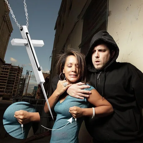 Vista 2 de Collar de cruz de defensa personal, cadena de 21 pulgadas, herramienta de protección oculta de acero inoxidable con bloqueo de seguridad, Acero