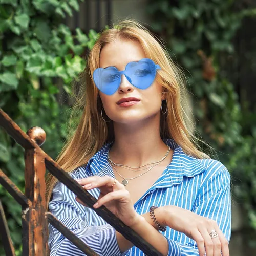 Vista 7 de Maxdot - Lentes de sol transparentes sin marco con forma de corazón para fiestas