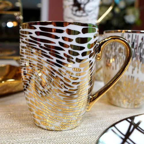 Vista 4 de Juego de Tazas de Café y Té de Porcelana Matrix Gold – Porcelana Fina Premium con Elegante Acabado Chapado en Oro, Vajilla de Lujo para Comidas