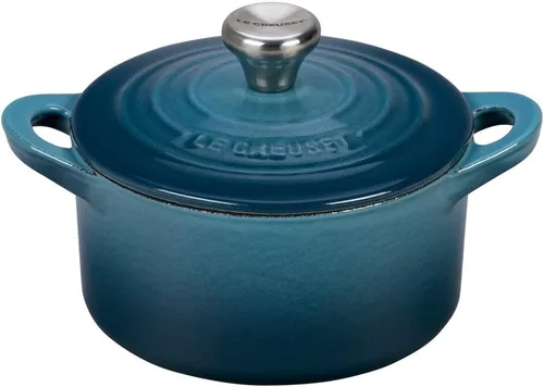 Vista 3 de Le Creuset Mini Cocotte de Hierro Fundido Esmaltado con Tapa, 1/3 qt., Licorice