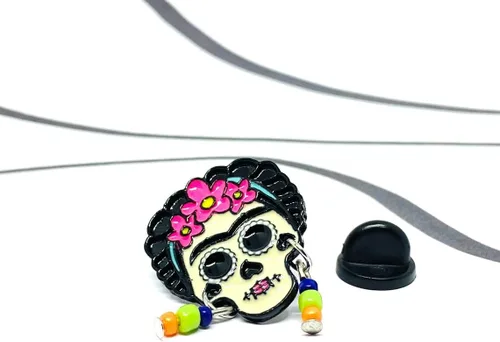 Vista 4 de Flairs New York - Broche de solapa esmaltado hecho a mano, Frida Kahlo Anime Frida