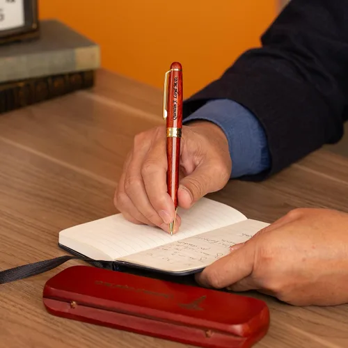 Vista 2 de Dayspring Pens Bolígrafo y estuche de madera médica grabada Diseño caduceo con grabado de nombre personalizado Regalo para médicos, enfermeras
