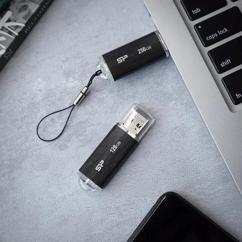 Vista 7 de Silicon Power 128 GB Blaze B02 128 GB USB 3.0 Negro unidad flash USB
