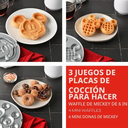 Vista 2 de Mickey Mouse Waffle and Donut Maker con 3 juegos de platos de cerámica antiadherentes extraíbles