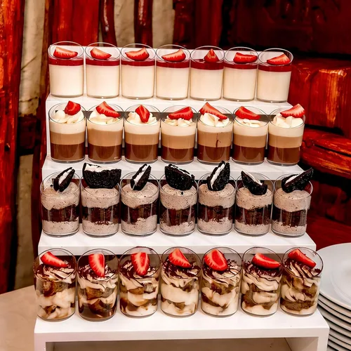 Vista 7 de Paquete de 100 mini tazas de postre con cucharas, vasos de plástico transparente de 2.2 onzas para parfait reutilizables, vasos pequeños para servir