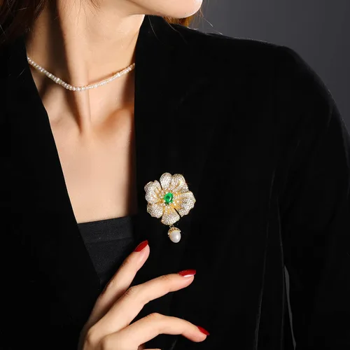 Vista 6 de Broches de moda para mujer, elegantes broches de ramillete de hojas para mujer, joyería de moda para disfraz de perlas, broches y alfileres