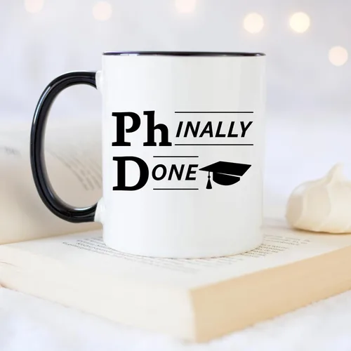 Vista 4 de YouNique Designs Phinally Done - Taza de graduación de doctorado de 11 onzas, divertida taza de doctorado, graduación de doctorado (mango negro)