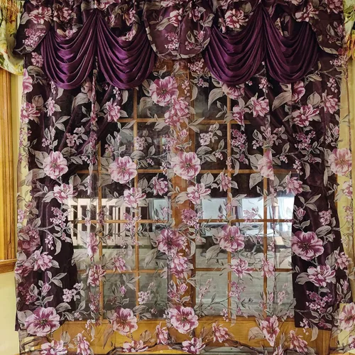 Vista 5 de GOHD Roman Romance. Panel de cortina de organza impresa quemada con cenefa adjunta y respaldo de tafetán
