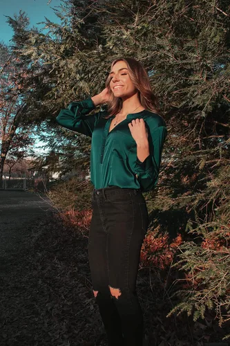 Vista 3 de Beyove Blusas de satén para mujer, camisas sedosas con botones, cuello en V, manga larga, casual, sueltas, para el trabajo de la oficina