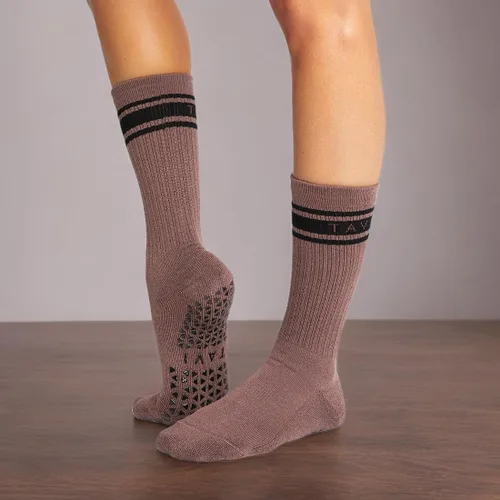 Vista 6 de TAVI Kai Fashion Crew Grip Calcetines Para zapatilla Barre, Pilates y Yoga con empuñaduras para mujeres y hombres