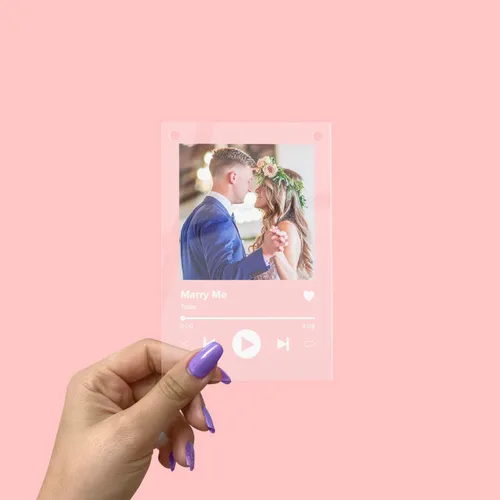Vista 2 de PlaqueMaker Portada personalizada de acrílico transparente para álbum de música Spotify con foto y canción personalizadas (6 x 4 cuelgan con cordel)
