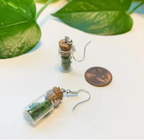 Vista 6 de Aretes de cannabis, aretes de maleza, 420, el mejor regalo de mordaza, aretes de marihuana falsos, cannabis falso, aretes divertidos, aretes