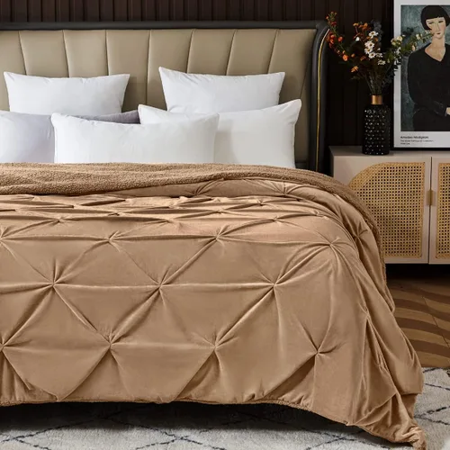 Vista 6 de KAWAHOME Manta de visón súper suave, tamaño Queen, extra cálida, plisada, sherpa, para invierno, 13.54 oz/m², para sofá, cama, 90 x 90 pulgadas