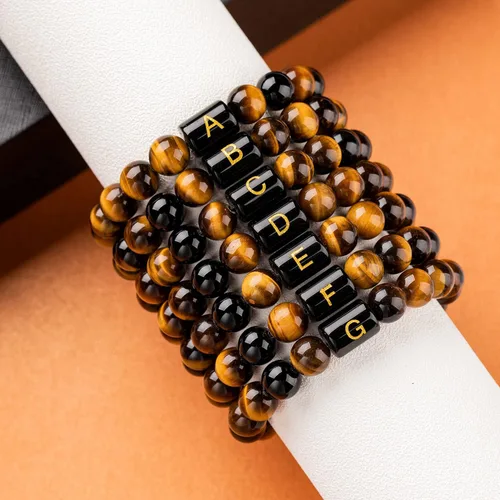 Vista 6 de FRG Brazalete con letra inicial del nombre, hecho a mano, las cuentas son de ónix negro u ojo de tigre, la cuerda es trenzada, un brazalete lleno