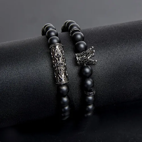 Vista 4 de KAMRESH - Juego de pulseras de cuentas negras mate de 8mm con piedras de ónix y abalorios de corona para mujer y hombre