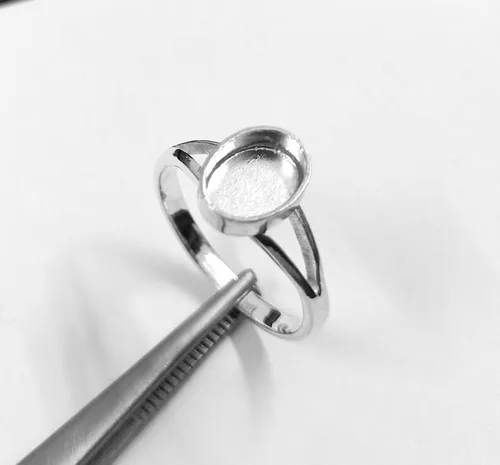 Vista 5 de Anillo de plata de ley 925 con forma ovalada, bisel en blanco con banda dividida, base de anillo en blanco, bisel para trabajo de resina y piedras