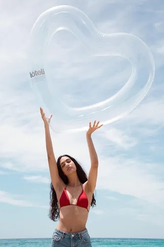 Vista 6 de LOTELI - Flotadores de piscina con forma de corazón originales para adultos, más gruesos y fuertes, flotadores inflables grandes para fiestas