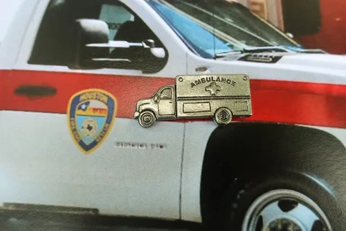 Vista 3 de Pin de solapa de ambulancia