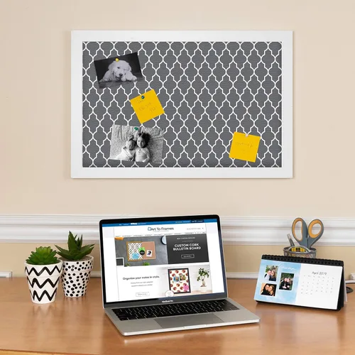 Vista 2 de PinPix Tablero de anuncios de corcho personalizado, de 36 x 24 pulgadas, cuadrilámico, color gris oscuro con un tablero de fotos estilo lienzo