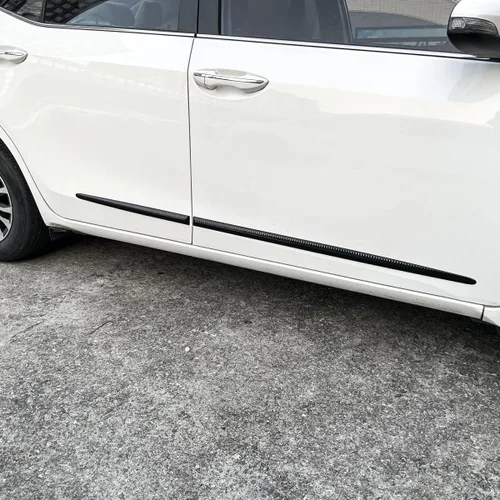 Vista 4 de XmuxHai 4 piezas de protector de puerta de coche para prevenir abolladuras, kit de tiras de moldura de puerta, protector de puerta universal