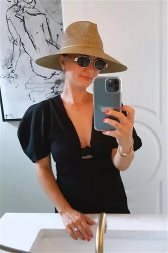 Vista 3 de ADE WU Lentes de sol ovalados para mujer y hombre, estilo vintage de los años 90, lentes de diseño de moda en tono dorado, marco de metal, lentes