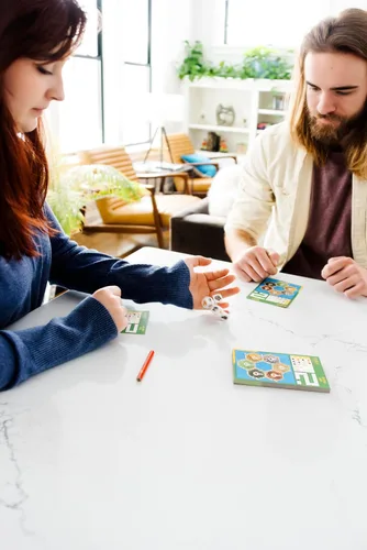 Vista 9 de Juego de dados CATAN - ¡Diversión portátil para aventuras en movimiento! Juego de estrategia, juego familiar para niños y adultos, a partir de 7