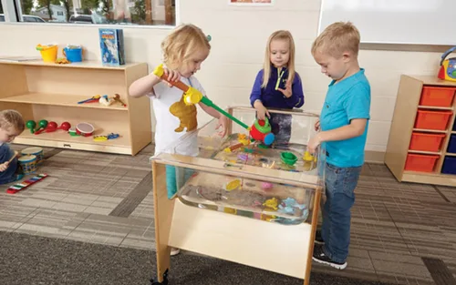 Vista 4 de Jonti-Craft Mesa sensorial transparente para niños pequeños, color marrón