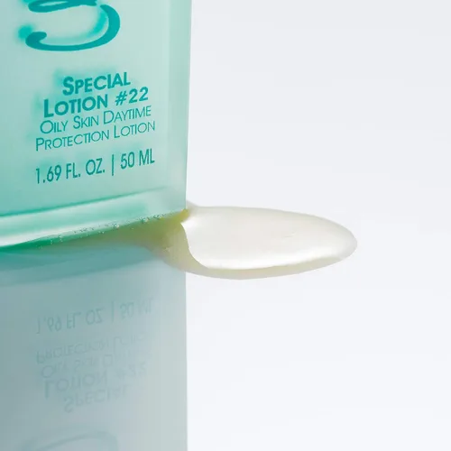 Vista 2 de Christine Valmy Loción especial #22 hidratante facial de protección diaria e hidratación diurna, 1.69 onzas