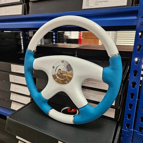 Vista 2 de Raptor Volante de madera blanca y cuero azul océano de 15