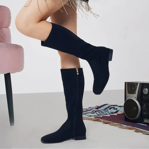 Vista 2 de GENSHUO Botas altas hasta la rodilla para mujer, cómodas botas de tacón plano vintage con punta cuadrada para otoño e invierno, con cremallera