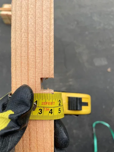 Vista 8 de Sandbaggy Estacas de madera de control de erosión de 24 pulgadas con muesca - 100% biodegradable - Punta de cincel, madera de abeto Douglas