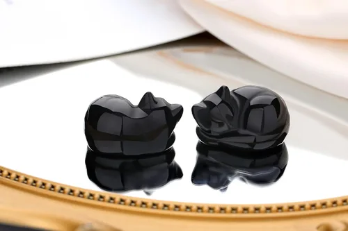 Vista 2 de QINJIEJIE Estatua de Gato de Obsidiana Negra Decoración de Cristales y Piedras Curativas Figura de Gatos Durmiendo Piedra Estatua Regalo Gemas