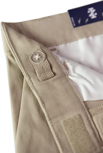 Vista 5 de IZOD Bermudas adaptables para uniforme escolar para niñas, cintura ajustable, cierre de velcro y botones sintéticos