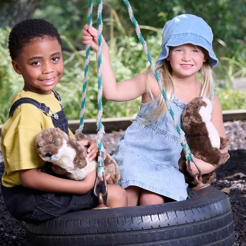 Vista 7 de The Petting Zoo Animal de peluche de nutria de río, regalos para niños, animales salvajes del zoológico Onez, juguete de peluche de nutria de río