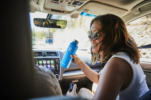 Vista 7 de Hydro Flask - Botella de 24 onzas con tapa con correa flexible, popote y boca estándar