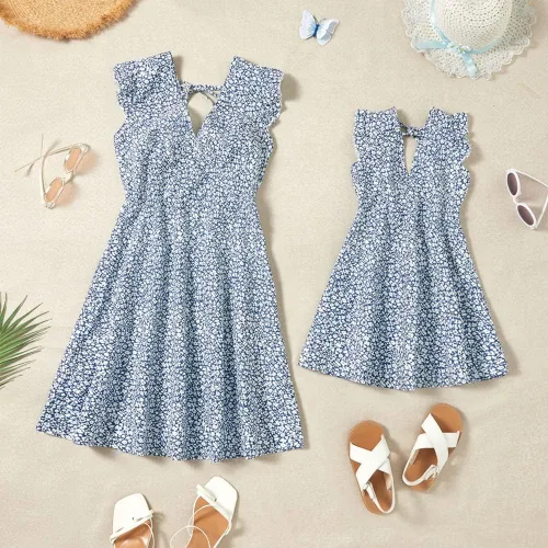 Vista 2 de Vestidos a juego para mamá y yo, con estampado floral, sin mangas, tirantes delgados, cuello en V, girasol, vestido de playa para madre e hija