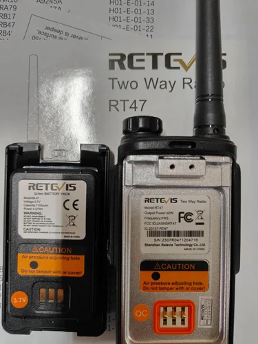 Vista 5 de Retevis Walkie Talkies impermeables RT47 IP67 con micrófono, construcción Negro