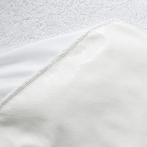 Vista 4 de Amazon Basics Protector de colchón impermeable de 18 pulgadas, tamaño individual, transpirable, lavable a máquina, color blanco