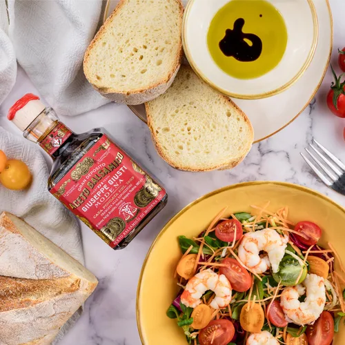 Vista 4 de Giusti Vinagre balsámico italiano de Módena IGP – 3 medallas de oro, rico y grueso Gran Deposito Aceto Balsamico di Modena para ensaladas, queso