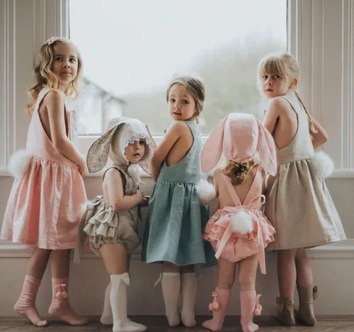 Vista 3 de Traje de Pascua para bebé niña, overol vintage y orejas de conejo, vestido de hermana con cola