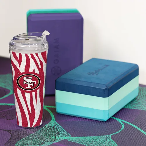 Vista 3 de Rico Industries NFL Football Glitter 24 onzas Vaso de purpurina acrílico con tapa con bisagra, Vaso de doble pared oficialmente licenciado con pajita