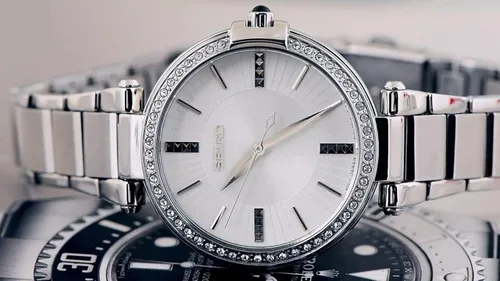 Vista 4 de Seiko Reloj analógico para mujer SRZ515P1 de acero de 1.260in y esfera de cuarzo de cristal Hardlex